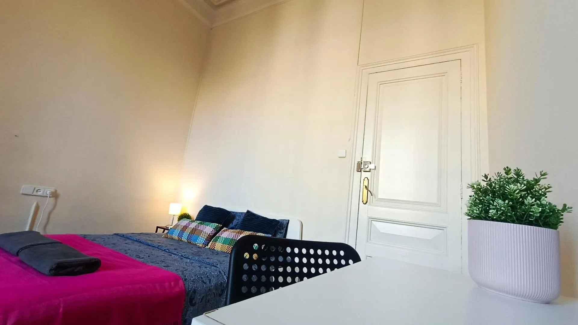 Hostel Oasis Rooms Barcelona - Urquinaona1